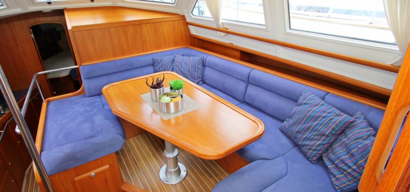 c yacht 1130 deck saloon
